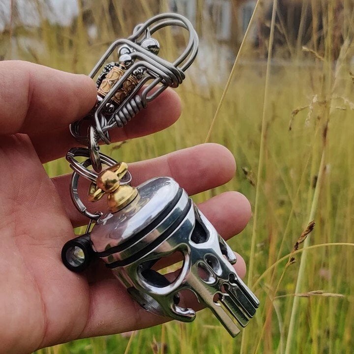 Piston art skull keychain (pendant\/flashlight\/bottle opener)